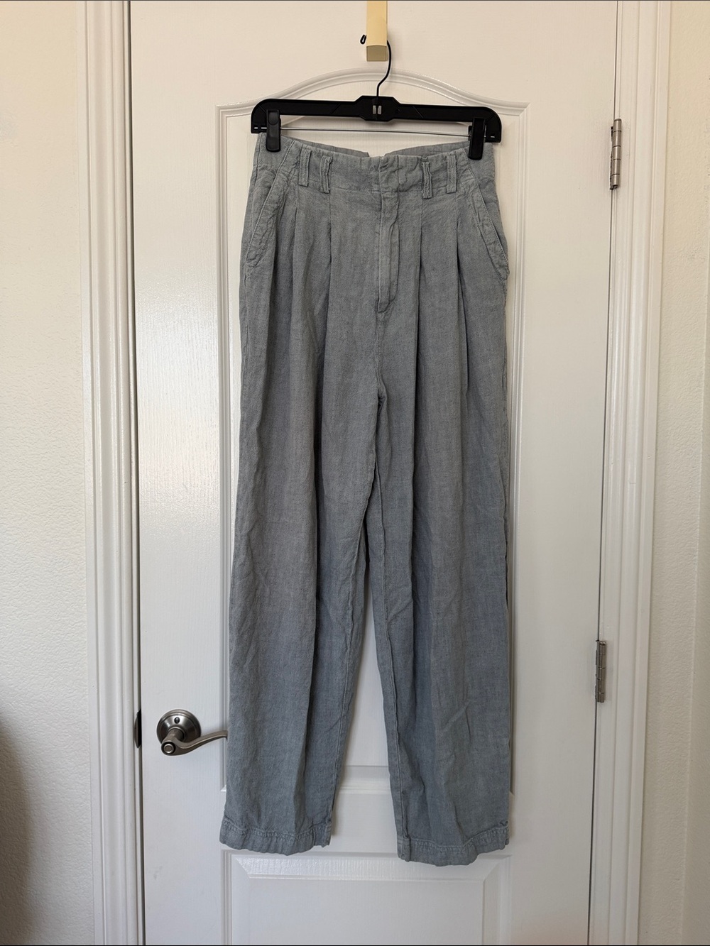 Free People Men's Light Gray Pleated Linen-Blend Chinos